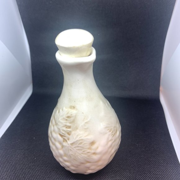 Harry & David Oil Vase with Cork Stopper and Embossed Grape Leaves – Portugal - Picture 3 of 4